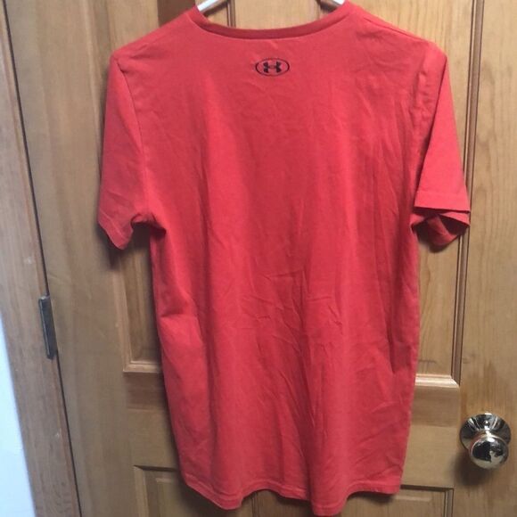 UNDER Armour loose short sleeve shirt size xlarge. - Picture 4 of 4